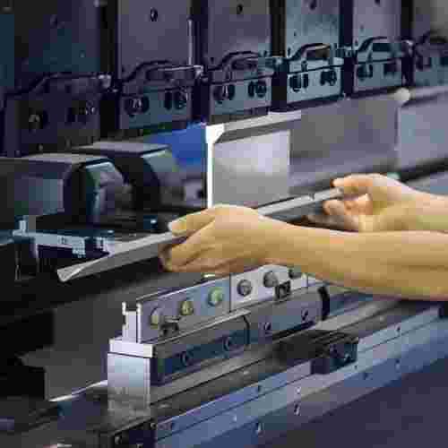 depositphotos470939560-stock-photo-technician-operator-working-hydraulic-press depositphotos470939560-stock-photo-technician-operator-working-hydraulic-press